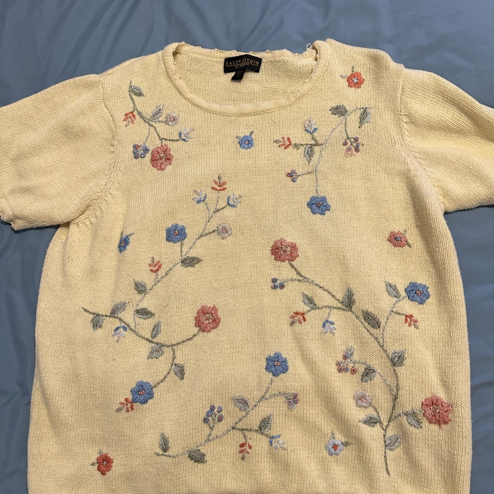 Cute floral short sleeve sweater